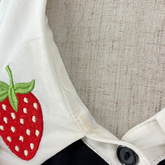 DANGERFIELD Rockabilly Strawberry Cropped Button Up Shirt - Picture 7 of 13